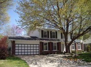 5309 River Aire Dr, Godfrey, IL 62035