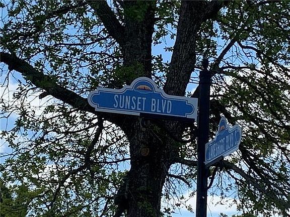 4th image of Sunset Blvd