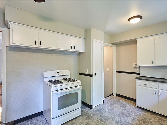 5th image of 25530 Lake Shore Blvd