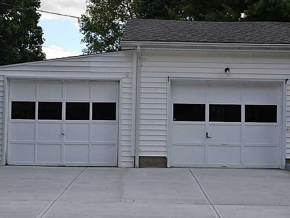 2nd image of 407 Abbey Ln