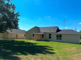 901 S 9th St, Comanche, OK 73529