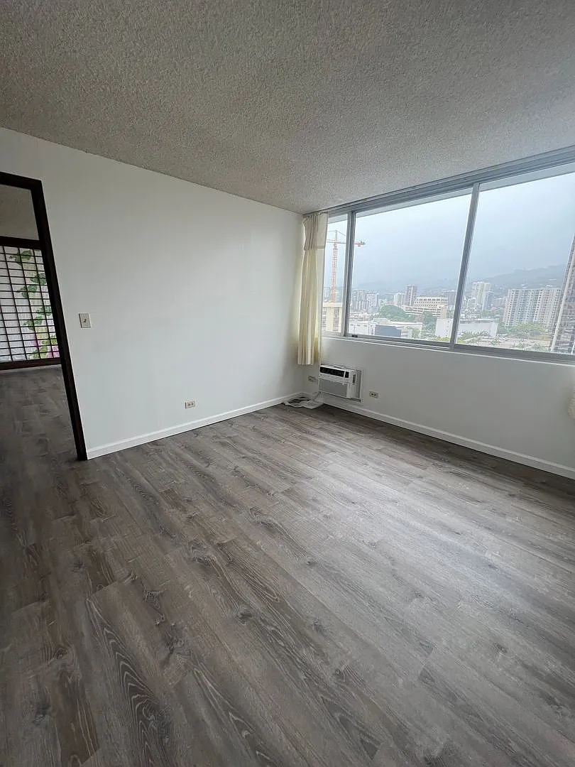 2 Bedroom 2 Full-Bath with covered parking Kapiolani Terrace — Photo 1