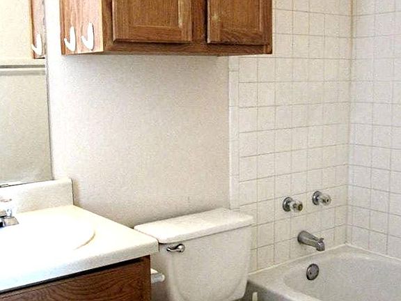 4th image of 2863 Southampton Way APT A