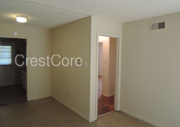 3rd image of 3380 Lamphier Ave