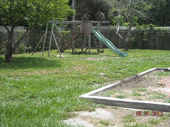 2nd image of 813 Oxford Dr