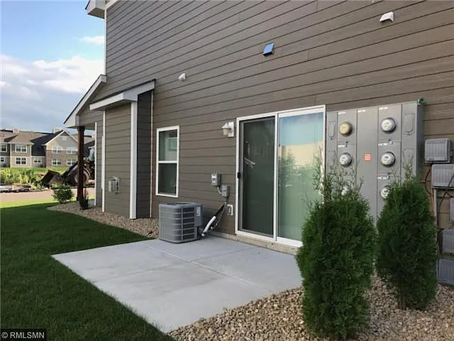 Side patio/end unit