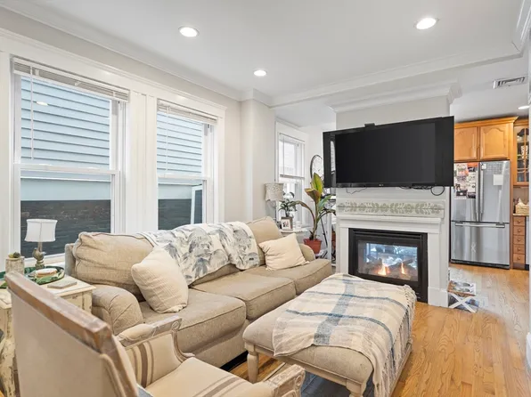 521 E 5th St #1, South Boston, MA 02127