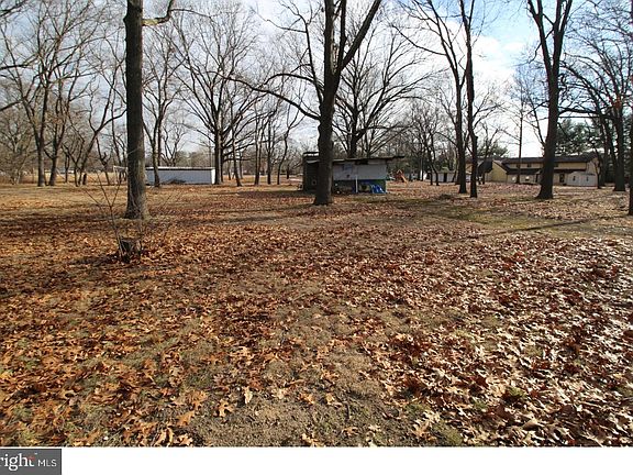 2nd image of 381 Ward Ave