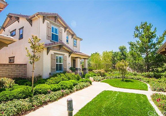 4th image of 27341 Dearborn Dr