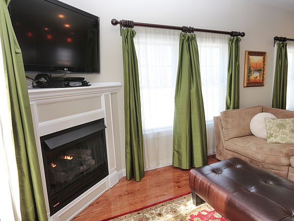 3rd image of 39 Chapel Ct