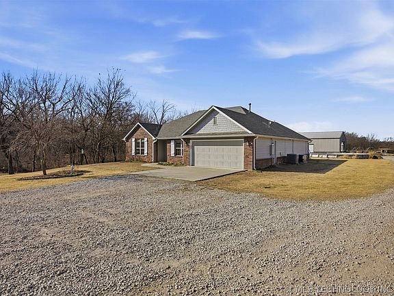 3rd image of 14902 E 370th Rd