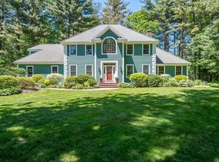 27 Talbott Farm Dr, Mendon, MA 01756