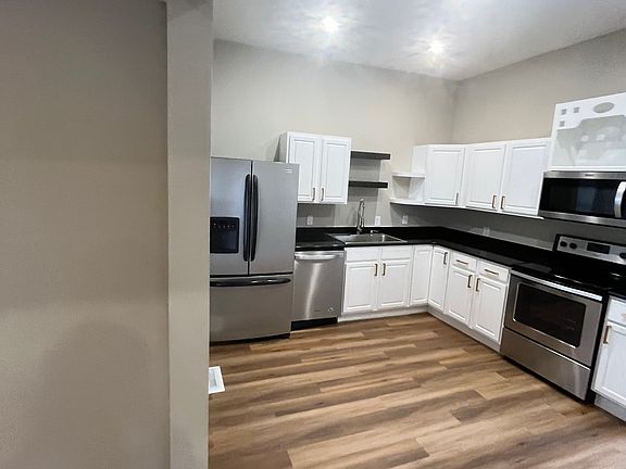 5th image of 510 E Washington St #1