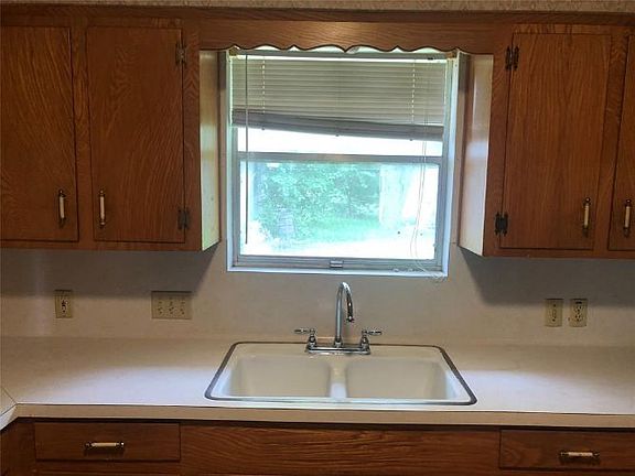 3rd image of 1718 Pamela Ln