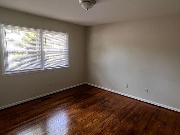 4th image of 2300 Floyd St #A