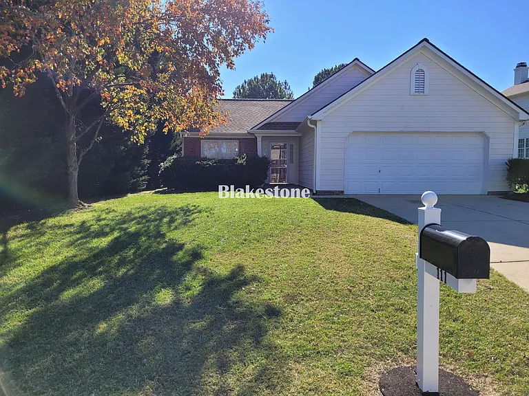 111 Lake Valley Ln — Photo 1