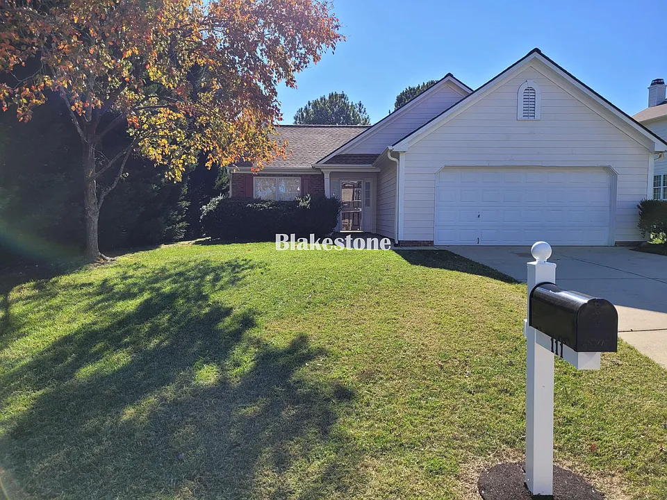 111 Lake Valley Ln