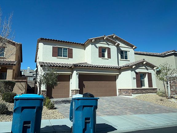 3rd image of 989 Fairway Hill St