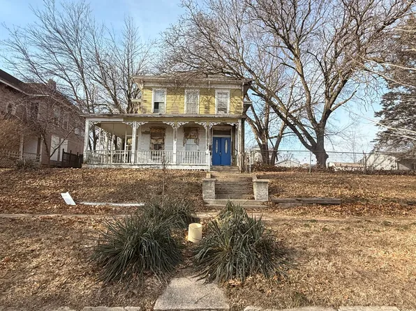 105 N Woodlawn Ave, Burlington, IA 52601