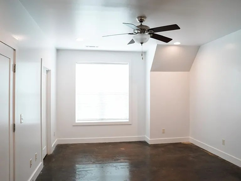 Beverly Townhomes — Photo 14