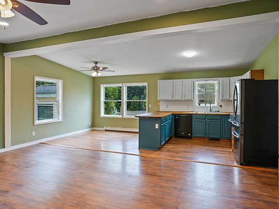 2nd image of 400 Edgartown Vineyard Haven Rd