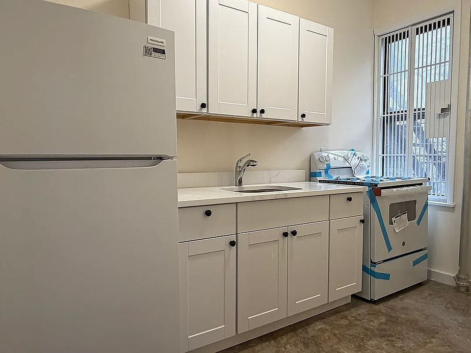 1st image of 37-31 Crescent St #251