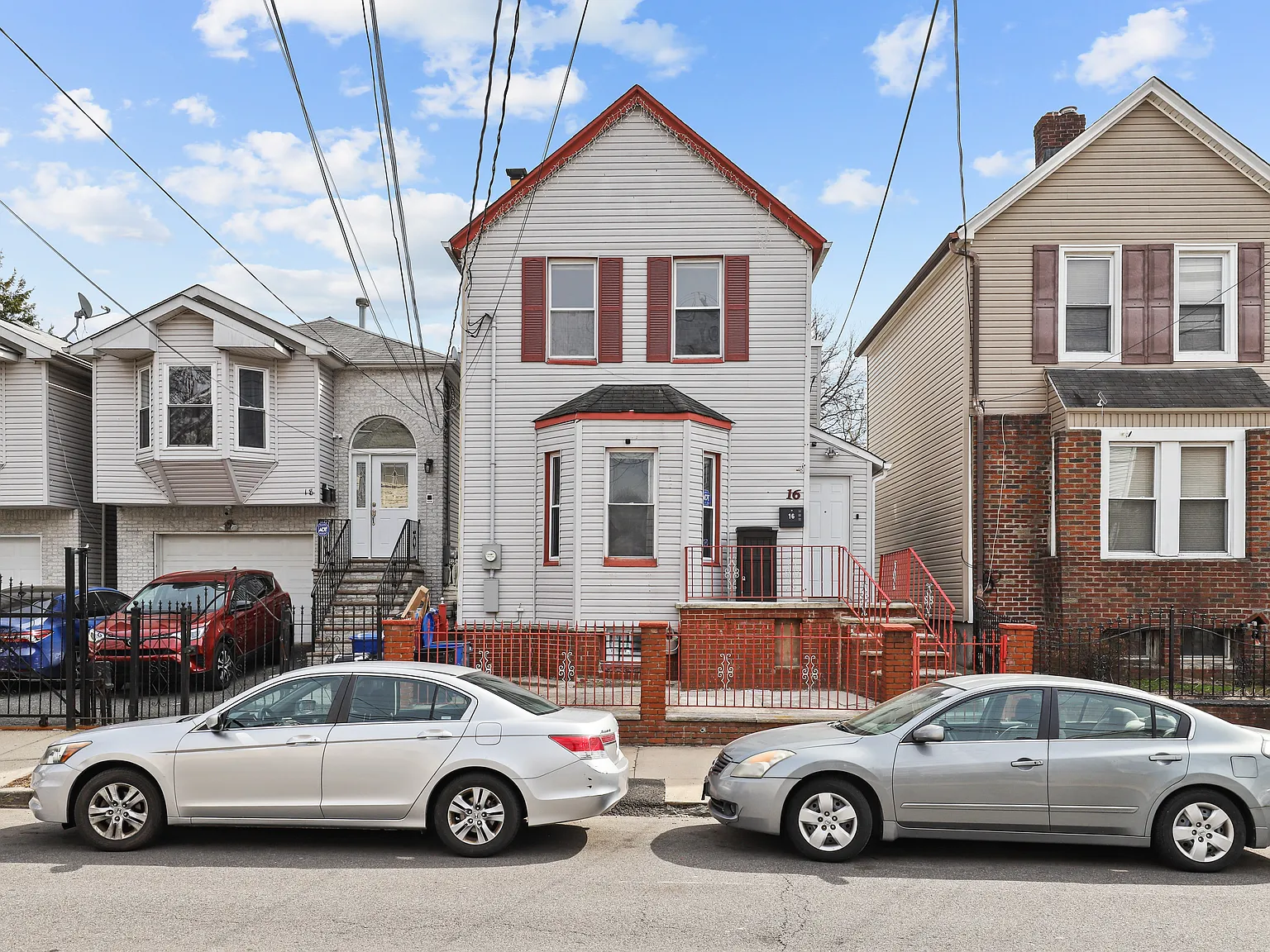 4 bed, $3,200 — Photo 1