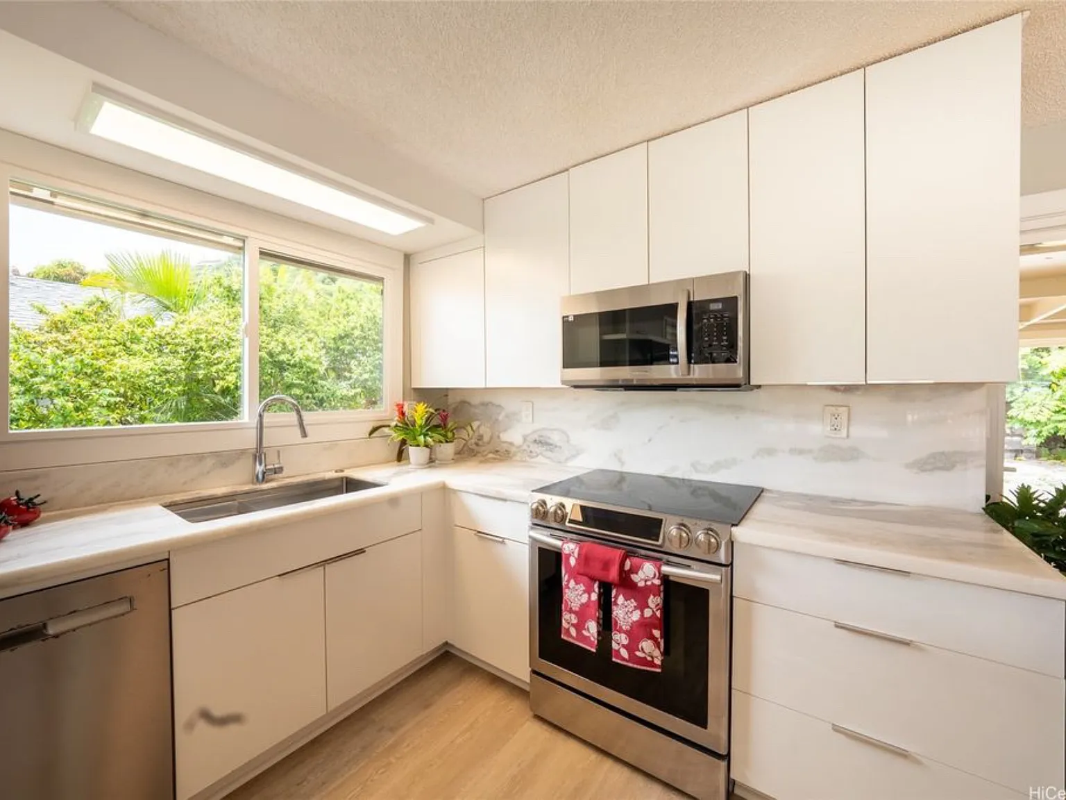 4 bed, 2154 sqft, $6,950 — Photo 4