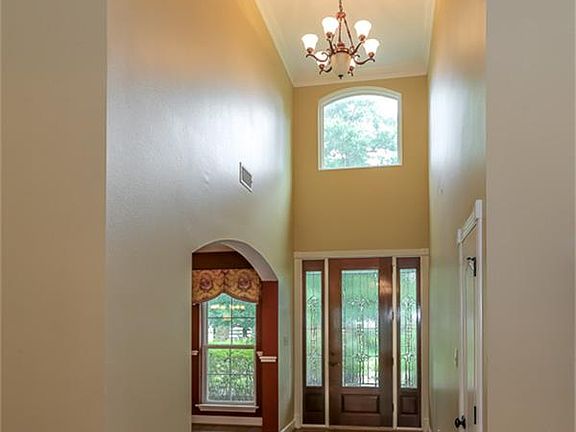 4th image of 8913 West Ln
