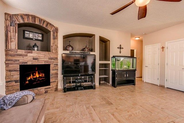 1st image of 7424 Kingfisher Ct NW
