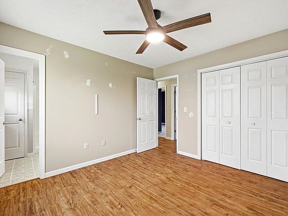 12th image of 13 Kingston Ct