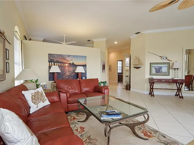 400 L Ambiance Cir #206 — Photo 6