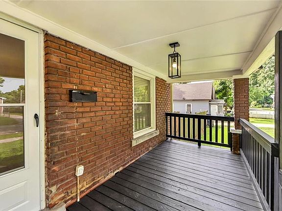 2nd image of 433 Oakley Ave