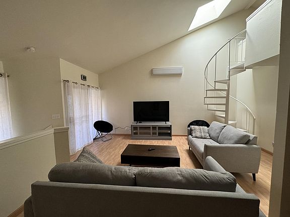4th image of 1015 Helen Ave APT D