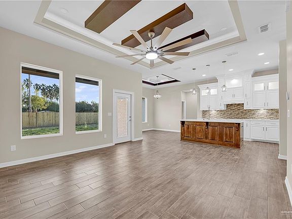 4th image of 513 Brighton Dr