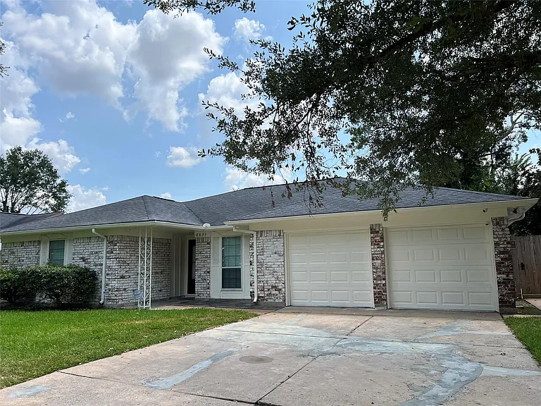 8831 Hendon Ln — Photo 1