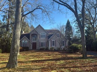 863 Larkfield Rd, Commack, NY 11725