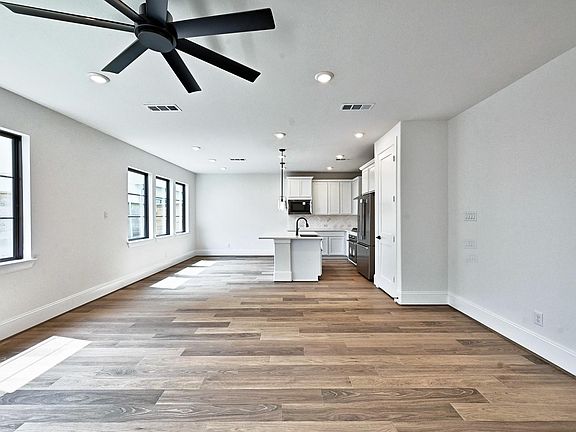 4th image of 3226 Royal Oaks Hollow Ln