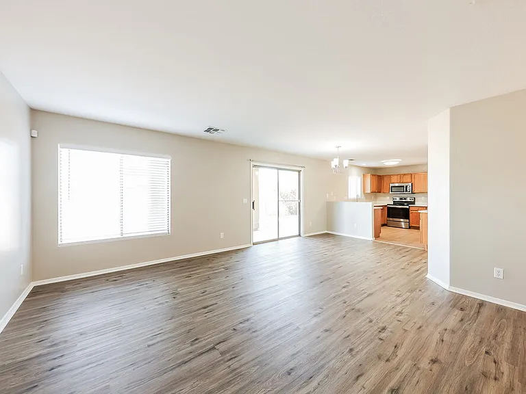 12430 W Valentine Ave — Photo 4