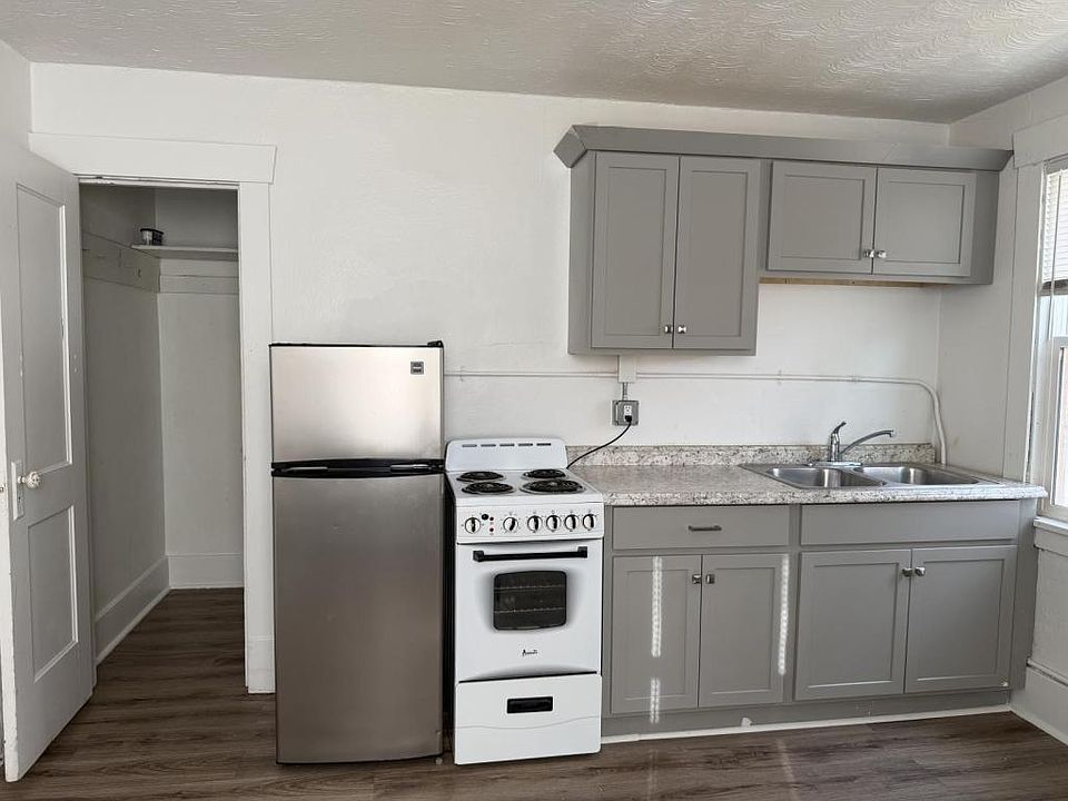 1st image of 138 7th St APT 9