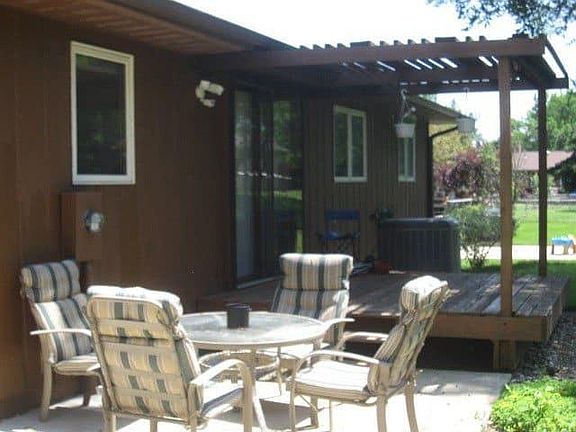 3rd image of 205 Hill Ct