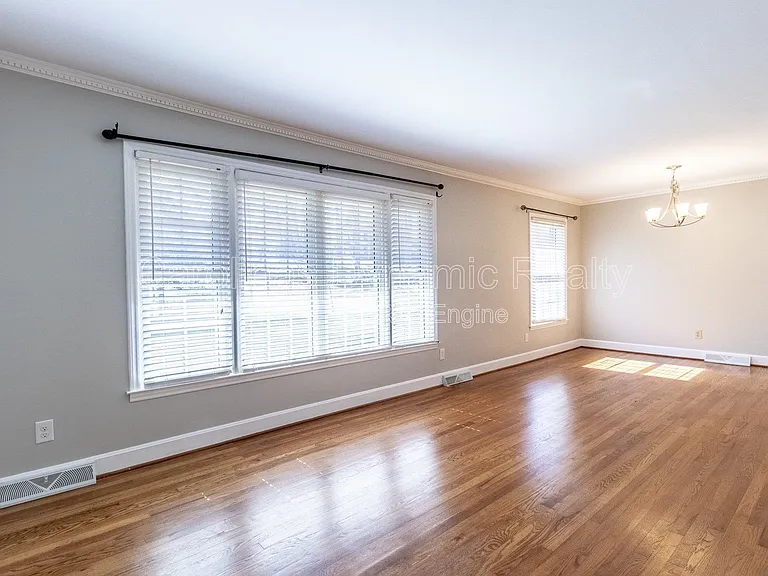 6618 Castlegate Dr — Photo 9