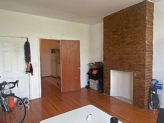 3rd image of 172 Jefferson St APT 1L