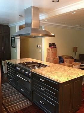 5th image of 947 Holly St