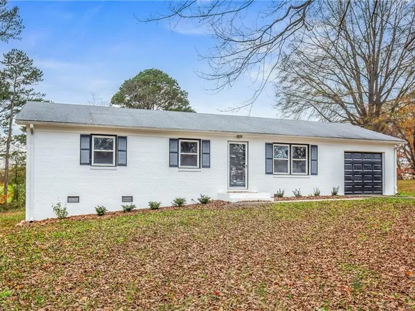 212 Snow Hill Dr, Dobson, NC 27017