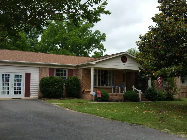 204 Walnut Dr, Fredericksburg, VA 22405