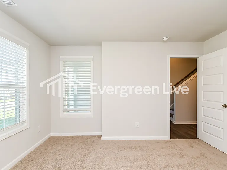 548 Hodge Rd — Photo 11
