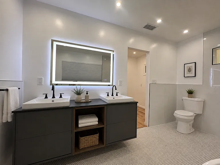 2836 Roscomare Rd — Photo 13