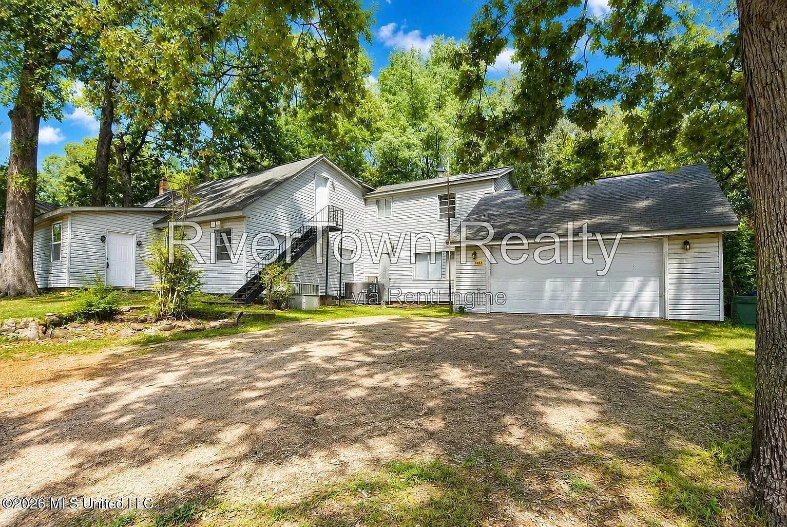 4 bed, 2.0 bath, 2479 sqft, $1,995 — Photo 1