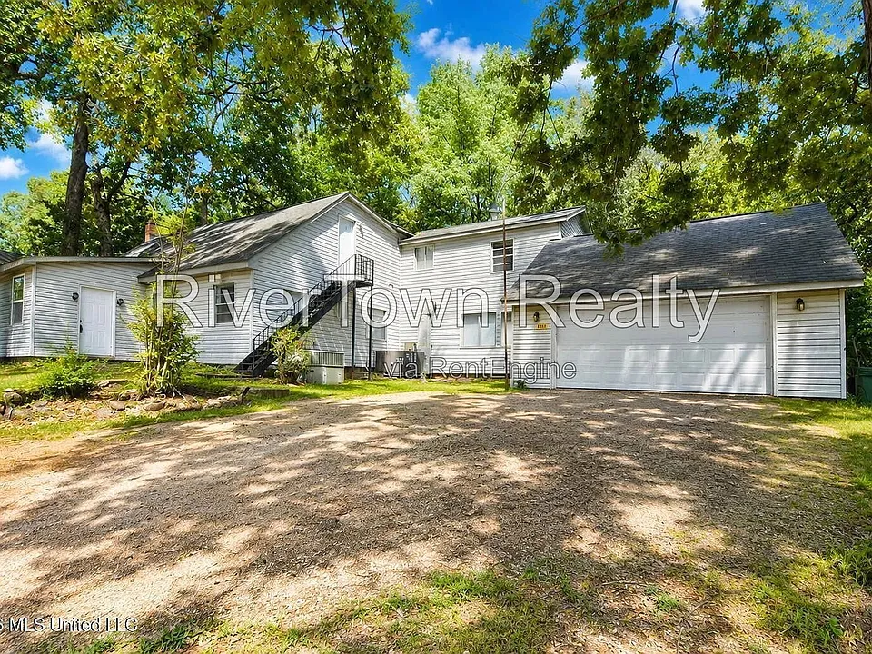 7530 Dogwood Ln